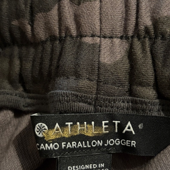 Athleta Jogger Farallon Pants Camo Sizes 24 26 3X - Picture 7 of 10